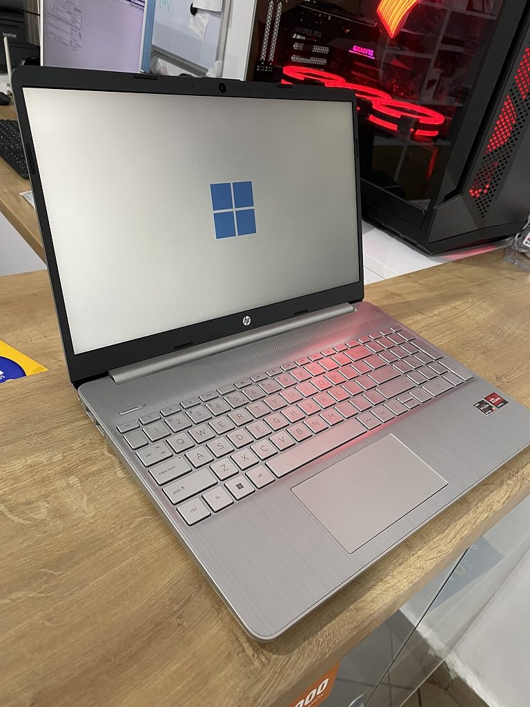 Jaki laptop do 3000zł?